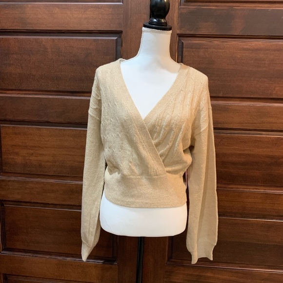 MM by My Michelle Sweaters - 🔥NWT - V-Neck Faux Wrap sweater with sparkle